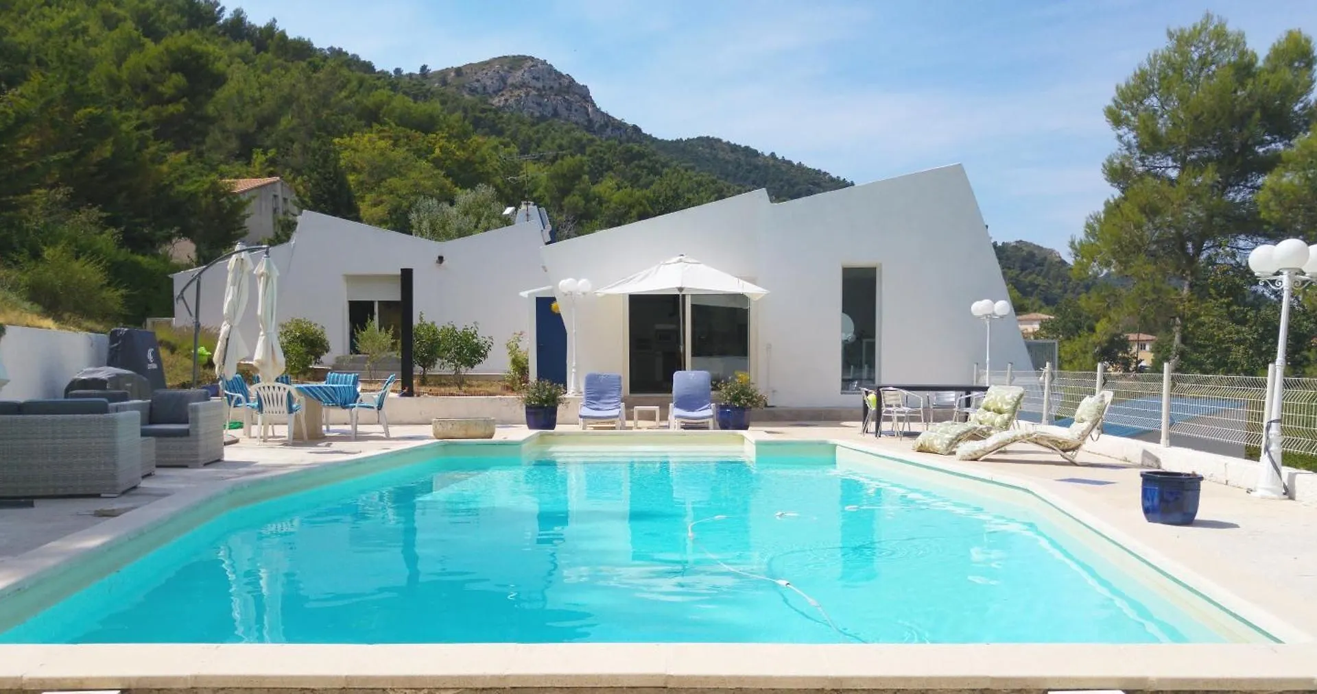 Un Balcon Sur La Sainte Victoire Villa Cadolive